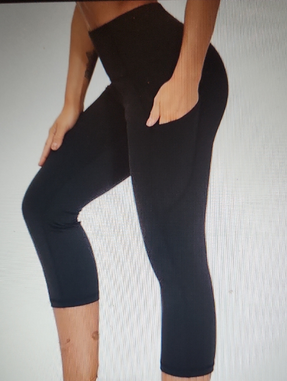 The Gym People Women's Black Yoga Capri Leggings Side Pockets Tummy Control